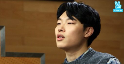 사진= V앱 ‘응답하라, 류준열’ 캡처