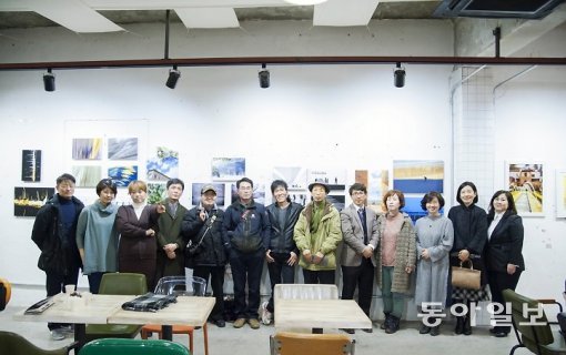 500 Photographers 동호회 첫 전시가 서울 성수동 사진갤러리카페 “사진창고”에서“The beginning Story“라는 제목으로 열었다.