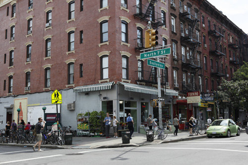 마천루 일색인 맨해튼을 벗어나면 고즈넉한 공원과 빈티지 숍들이 모여 있는 또 다른 얼굴의 뉴욕을 만날 수 있다. 오래된 작은 가게들이 모여 있는 윌리엄스버그. 뉴욕관광청 제공