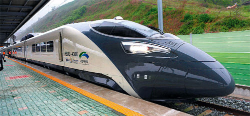 한국철도기술연구원이 국내 기술로 개발한 고속열차 ‘해무(HEMU-430X)’의 모습. 현재 시운전 중으로 아직 상용화되지는 못했다. 한국철도기술연구원 제공