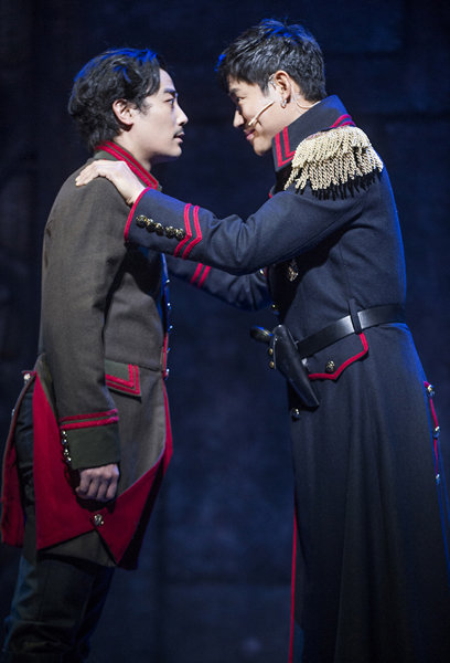 2014년 ‘괴물’처럼 등장했던 뮤지컬 ‘프랑켄슈타인’이 더욱 촘촘한 구성으로 고향과도 같은 서울 흥인동 충무아트홀에서 재연 무대를 갖고 있다. 빅터역을 맡은 유준상(오른쪽)과 앙리(괴물)로 출연한 한지상. 사진제공｜충무아트홀