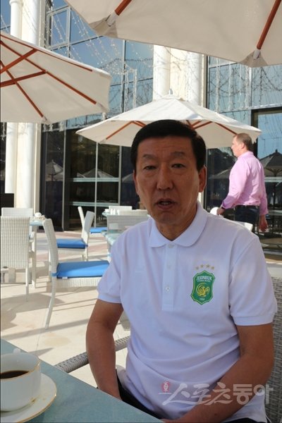 전북현대는 2005년 최강희 감독이 부임한 이후 장족의 발전을 이뤘다. 최 감독은 팀에 6개의 우승 트로피(정규리그 4회·AFC 챔피언스리그 1회·FA컵 1회)를 안겼다. 아부다비(UAE)｜남장현 기자 yoshike3@donga.com