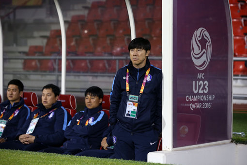 올림픽축구대표팀 신태용 감독(맨 오른쪽). 사진제공｜대한축구협회