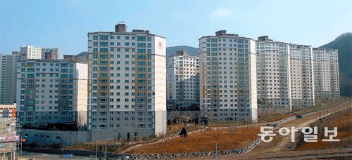 위례신도시 아파트들의 입주가 지난해 11월 본격적으로 시작됐지만 대다수 단지의 입주율이 절반을 밑돈다. 지난해 12월 완공된 경기 성남시 수정구 창곡동의 한 아파트 역시 20일 현재 약 90%가 빈집이다. 성남=양회성 기자 yohan@donga.com