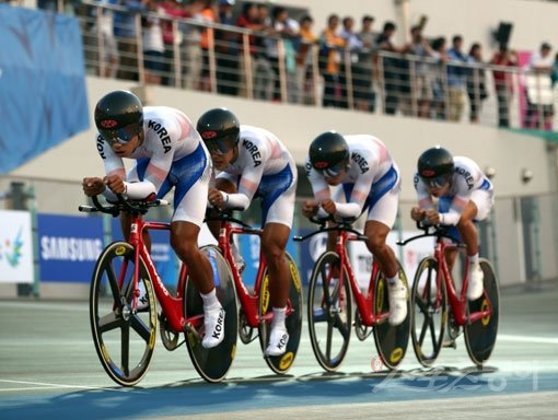 2016리우데자네이루올림픽을 앞둔 대한민국사이클대표팀은 내일의 영광을 꿈꾸며 묵묵히 페달을 밟고 있다. 스포츠동아DB