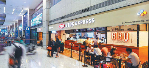 인천공항에 위치한 빕스 익스프레스. 공항 특성에 맞는 글로벌한 메뉴구성으로 인기를 얻고 있다. CJ그룹 제공