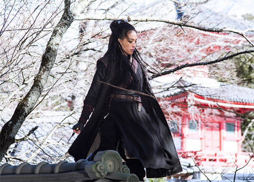 ‘자객 섭은낭’에서 자연은 인물을 돋보이게 하게 위한 배경이 아니라 영화를 완성하는 또 다른 주인공이다. 한 폭의 산수화 같은 화면 속에 바람에 옷깃이 스치는 소리와 흙을 밟는 발자국 소리까지 담겨 있다. 영화사 진진 제공