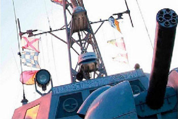 북한이 지난해 2월 공개한 사진. 스텔스 함정을 닮은 미사일고속정에 일본 기업 후루노의 레이더가 장착돼 있다. 사진 출처 노동신문