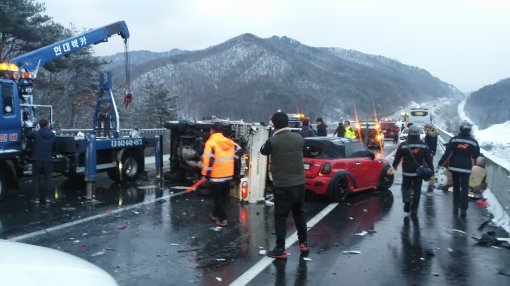 중앙고속도로 연쇄추돌 사고강원도소방본부 제공