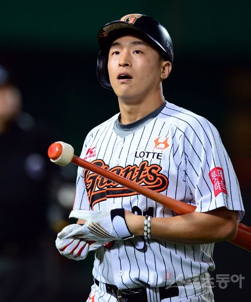 롯데 간판타자 손아섭은 오른쪽 옆구리 부상에서 완전히 회복하지 못했지만, 17일부터 일본 가고시마 2차 스프링캠프에서 재활프로그램을 소화하기로 했다. 스포츠동아DB
