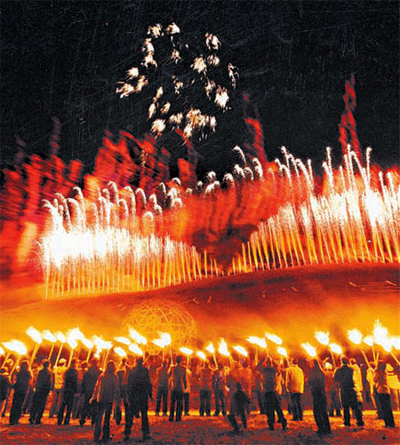 오름(작은 화산체)을 통째로 태우는 제주들불축제가 다음 달 3일부터 6일까지 애월읍 새별오름 일대에서 화려하게 펼쳐진다. 제주시 제공