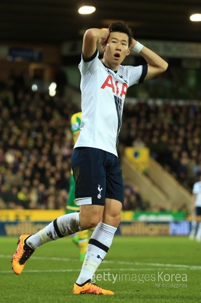 손흥민 68분 ‘무득점-무도움’ …토트넘 유로파 32강 1차전 1-1ⓒ게티이미지/이매진스