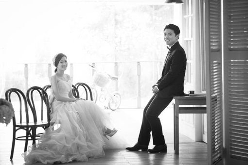 KIA 경영지원팀 조근즌 사원-신부 박경희씨(왼쪽). 사진제공｜KIA 타이거즈