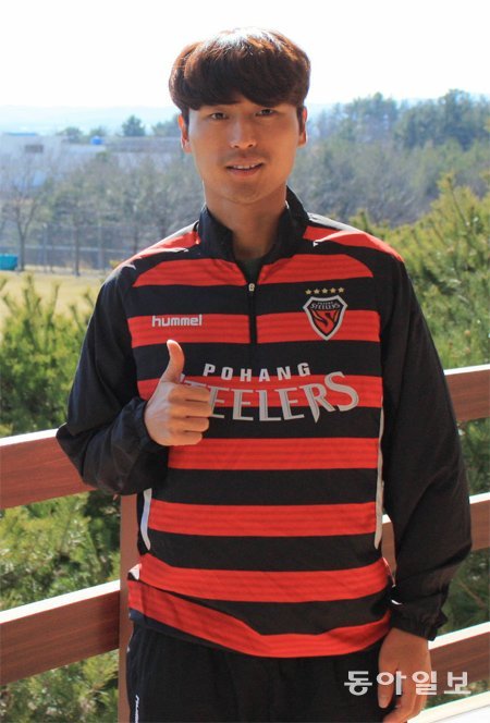 17일 경북 포항시 포항 스틸러스 클럽하우스에서 만난 문창진은 “팀에서 좋은 활약을 보여 반드시 리우데자네이루 올림픽 본선 무대를 밟겠다”고 말했다. 포항=정윤철 기자 trigger@donga.com