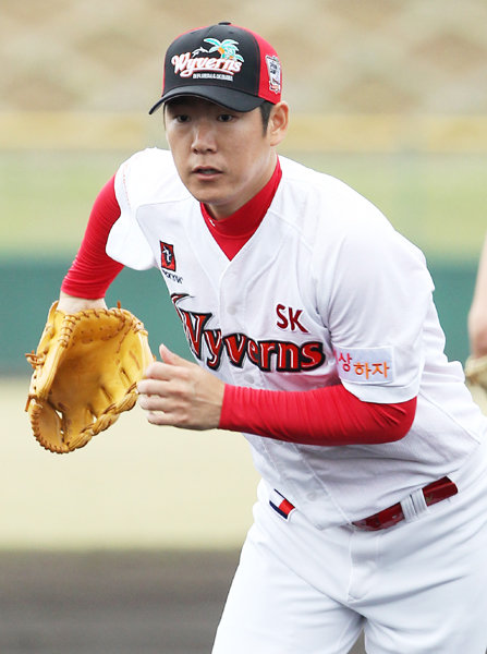 SK 박희수가 일본 오키나와 스프링캠프에서 집중력 높은 표정으로 훈련을 하고 있다. 부상에서 돌아온 박희수가 뒷문을 든든하게 맡아준다면 SK도 올 시즌 희망을 걸 수 있다. 사진제공｜SK 와이번스