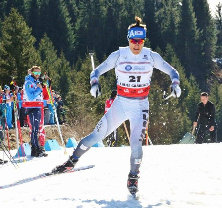 역주하고 있는 김마그너스. 김마그너스는 23일 루마니아 라슈노브에서
열린 2016 국제스키연맹(FIS) 주니어세계선수권 대회 남자 크로스컨트리
1.3km 프리에서 2위를 기록해 이 대회에서 한국인 최초로 스키 부문 메달
을 획득했다. 대한스키협회 제공