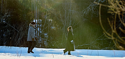 상민(오른쪽)과 기홍이 교감하는 공간은 핀란드의 설원, 부산행 KTX, 그리고 어딘가의 바닷가다. 어디론가 떠나야만 사랑할 수 있었던 둘은 마음의 병을 앓고 있는 아이들 때문에 매번 현실로 끌려 나온다. 앤드크레딧 제공