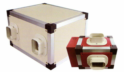 폴리스티렌 소자를 장착한 열회수형 현열교환기와 초소형 환기 장치(왼쪽부터).