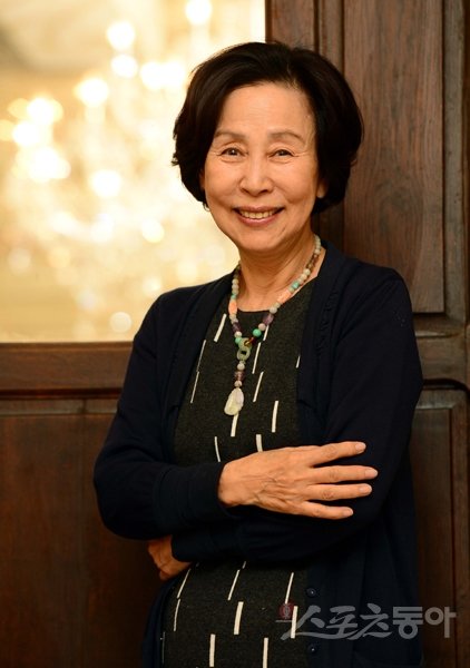 50년 가까이 배우로 살아온 손숙은 영화 ‘귀향’의 제작과정을 듣고 “하염없이 눈물이 났다”고 했다. 그의 열정이 더해져 14년 만에 탄생한 영화에 관객은 감사함의 눈물을 흘리고 있다. 스포츠동아DB