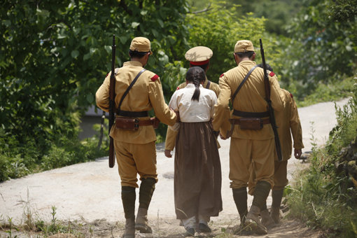 영화 ‘귀향’의 한 장면. 사진제공｜제이오엔터테인먼트