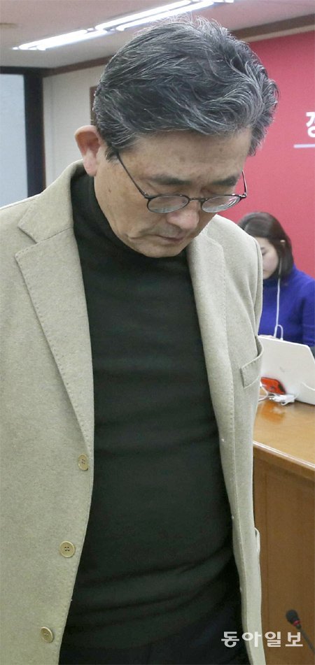 심각한 이한구



새누리당 이한구 공천관리위원장이 28일 서울 영등포구 여의도 당사에서 열린 전남·북 지역 공천 면접을 앞두고 생각에 잠겨 있다. 이 위원장은 최근 당내 ‘공천 살생부’가 있다는 주장이 나오자 “우리 당의 공식 기구에서 철저하게 조사해 달라”고 공식 요청했다. 전영한 기자 scoopjyh@donga.com