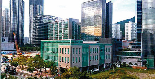 2005년 부산 해운대구 센텀시티에 지하 1층, 지상 3층 규모로 들어선 APEC 기후센터 전경. 부산시 제공