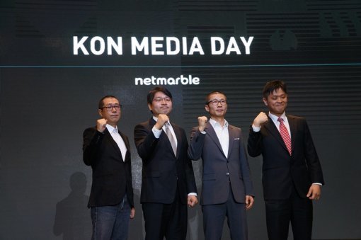 좌측부터 넷마블게임즈 한지훈 사업본부장, 넷마블게임즈 백영훈 사업전략 부사장, , 넷마블블루 문성빈 대표, 넷마블블루 조성환 개발 본부장 (출처=동아닷컴)