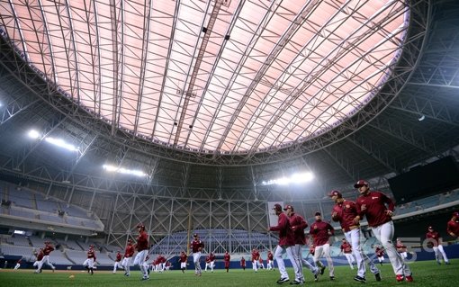 6일 넥센 히어로즈가 고척 스카이돔에서 첫 공식 훈련을 가졌다. 고척｜김종원기자 won@donga.com