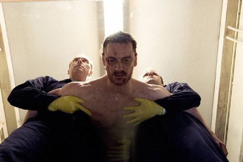 마이클 패스벤더는 감옥에서 고문당하면서도 의지를 꺾지 않는 투쟁가 보비 샌즈를 연기한다. 오드 제공