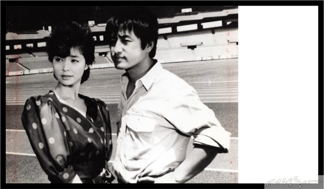 1985년 영화 〈인간시장2-불타는 욕망〉에서 영화배우 진유영과 함께 남녀 주인공으로 호흡을 맞춘 원미경.