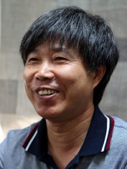 정용진 사이버오로 컨텐츠 총괄이사1988년 한국기원 ‘월간바둑’ 기자로 입사한 뒤 10년간 편집장을 하다가 2002년부터 인터넷바둑 일을 하고 있다.