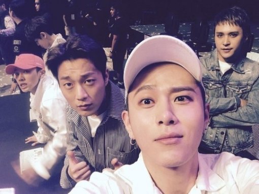 장현승이 빠진 비스트. | 용준형 SNS