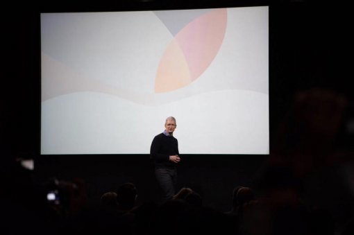 애플 3월 첫 이벤트에 모습을 드러낸 팀 쿡 애플 CEO. (출처=동아닷컴)