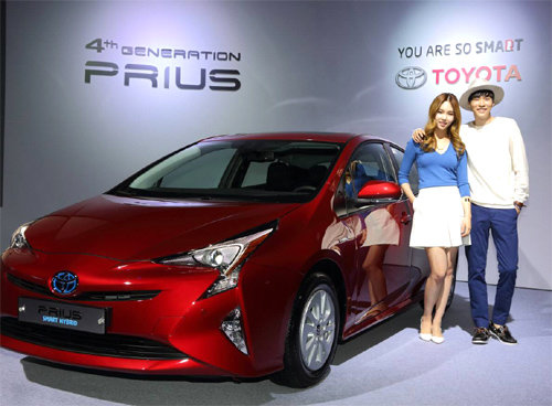 22일 오전 서울 중구 웨스틴조선호텔에서 ‘4세대 프리우스’ 국내 출시 행사가 열렸다. 4세대 프리우스는 3세대 모델에 비해 전체 높이가 20㎜ 낮아지고 램프도 날카로워졌다. 한국토요타 제공