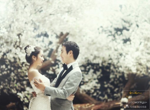 장범준 2집이 25일 발매와 동시에 주요차트 정상을 석권했다. (장범준 결혼 사진)