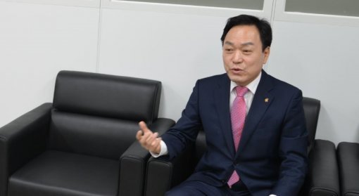 경기도 안양시 이필운 시장 (출처=동아닷컴)