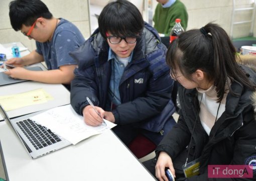 "이건 말이지…"(사진=동아닷컴 IT전문 권명관 기자 tornadosn@itdonga.com)