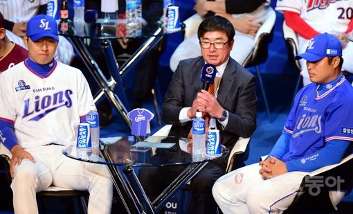 28일 서울 블루스퀘어 삼성카드홀에서 ‘2016 타이어뱅크 KBO리그’ 미디어데이가 열렸다. 삼성 류중일 감독(가운데)이 개막을 앞두고 출사표를 밝히고 있다. 김민성 기자 marineboy@donga.com