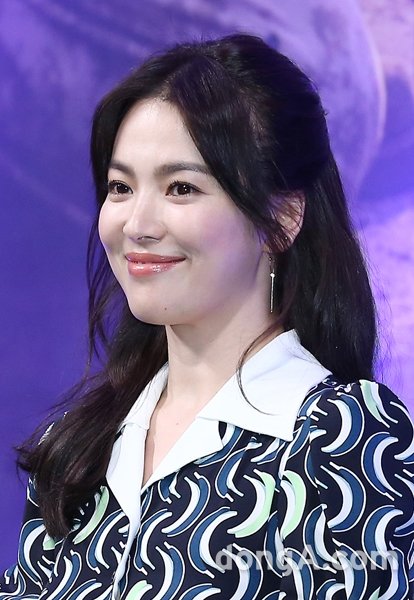 송혜교가 KBS 2TV 수목드라마 ‘태양의 후예’를 통해 절정에 달한 매력을 과시하며 한국은 물론 아시아의 대표적인 여배우임을 입증하고 있다. 동아닷컴DB