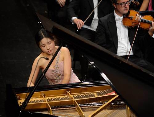 여수 출신으로 피아노 없는 피아니스트로 유명한 문지영 씨는 21일 예울마루에서 베토벤 운명 등을 연주한다. 예울마루 제공
