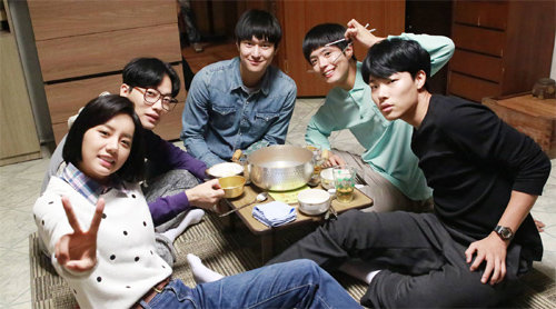 ‘응답하라’ 세 번째 시리즈로 많은 사랑을 받은 tvN ‘응답하라 1988’. CJ E&M 제공