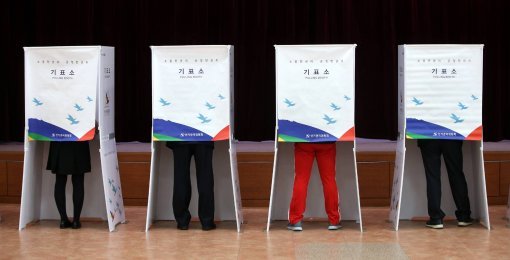 총선 사전투표 장소 (사진=동아일보DB)