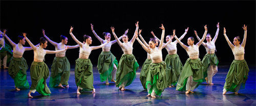 13∼23일 열리는 한국무용제전에선 25개의 공연을 통해 한국 창작 춤의 현주소와 해외 춤의 경향을 살필 수 있다. 한국춤협회 제공