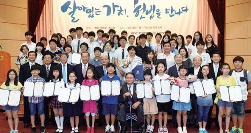 2015 헌법사랑 공모전 수상자들. 동아일보 자료사진