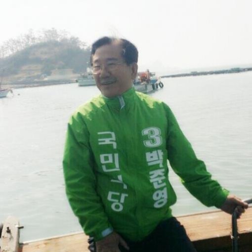 국민의당 박준영 당선인이 공천을 미끼로 수 억원을 받은 혐의로 검찰 수사를 받고 있다.