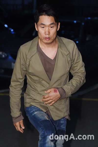 개그맨 이창명이 21일 오후 서울 영등포구 영등포경찰서에 음주운전 혐의 조사를 위해 출두하고 있다. 동아닷컴 방지영 기자 doruro@donga.com