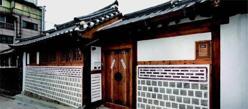 한국의 전통성이 시대에 따라 변화되며 응축된 서촌. 살림 제공