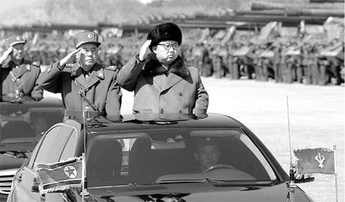 北 ‘김정은 黨대회 대표 추대’ 대대적 보도 북한 노동신문은 26일 노동당 내각, 인민내무군, 철도성,
 문화성 대표회를 열고 전 분야에서 김정은 제1비서를 제7차 당대회 대표로 추대했다고 보도했다. 각 지역에서도 당대회 대표로 
추대된 김정은이 앞서 3월 북한군 전선대연합부대 장거리포병부대를 사열하는 모습. 사진 출처 노동신문