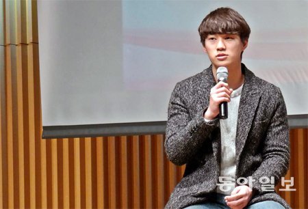 송동일 씨(23)가 올해 초 ‘서울 동행 프로젝트’ 발대식에서 자신의 경험을 다른 봉사자들에게 소개하고 있다.