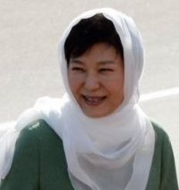 히잡 쓴 박근혜 대통령, 대이란 ‘세일즈 외교’ 돌입…수교 54년 만에 정상 최초